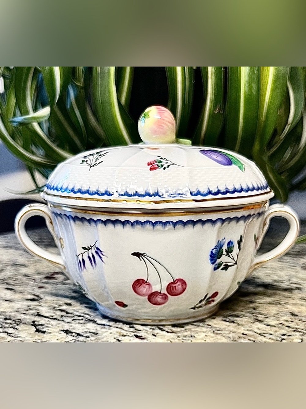 Pristine Richard Ginori Italian Fruits Handled Tureen Bowl Fine Porcelain